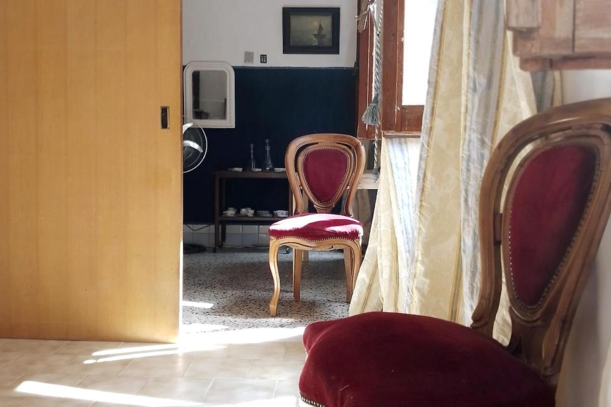 Spacious Artist's On Canal In Center - 100 Square Meters
