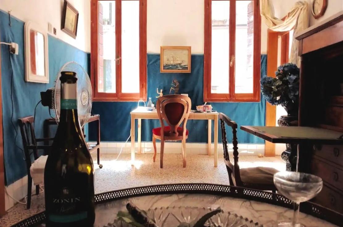 Spacious Artist's On Canal In Center - 100 Square Meters * Venice