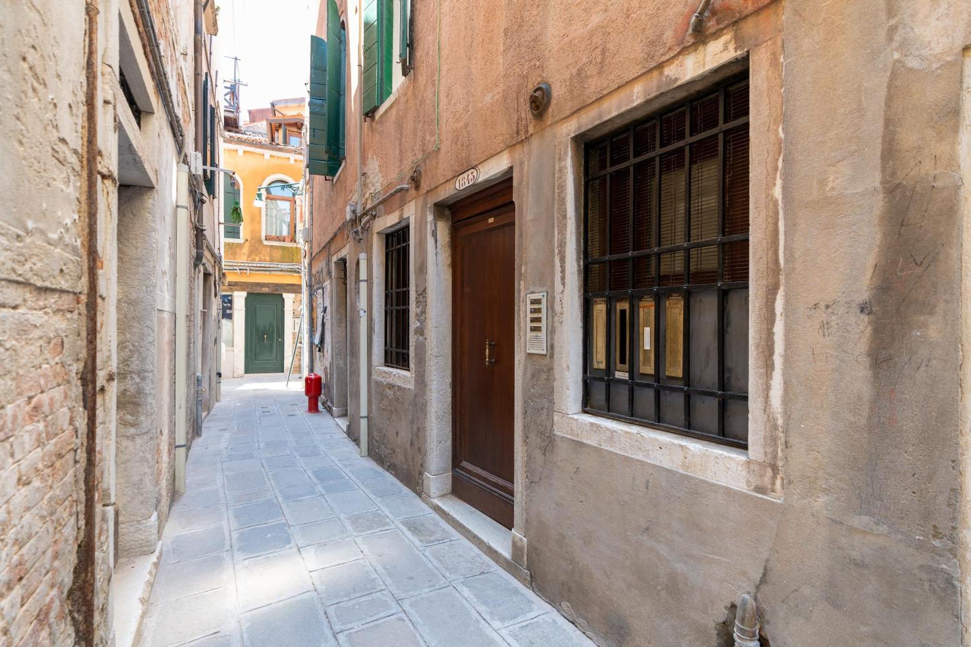 Vintage Charm & Color, And Spacious Venice