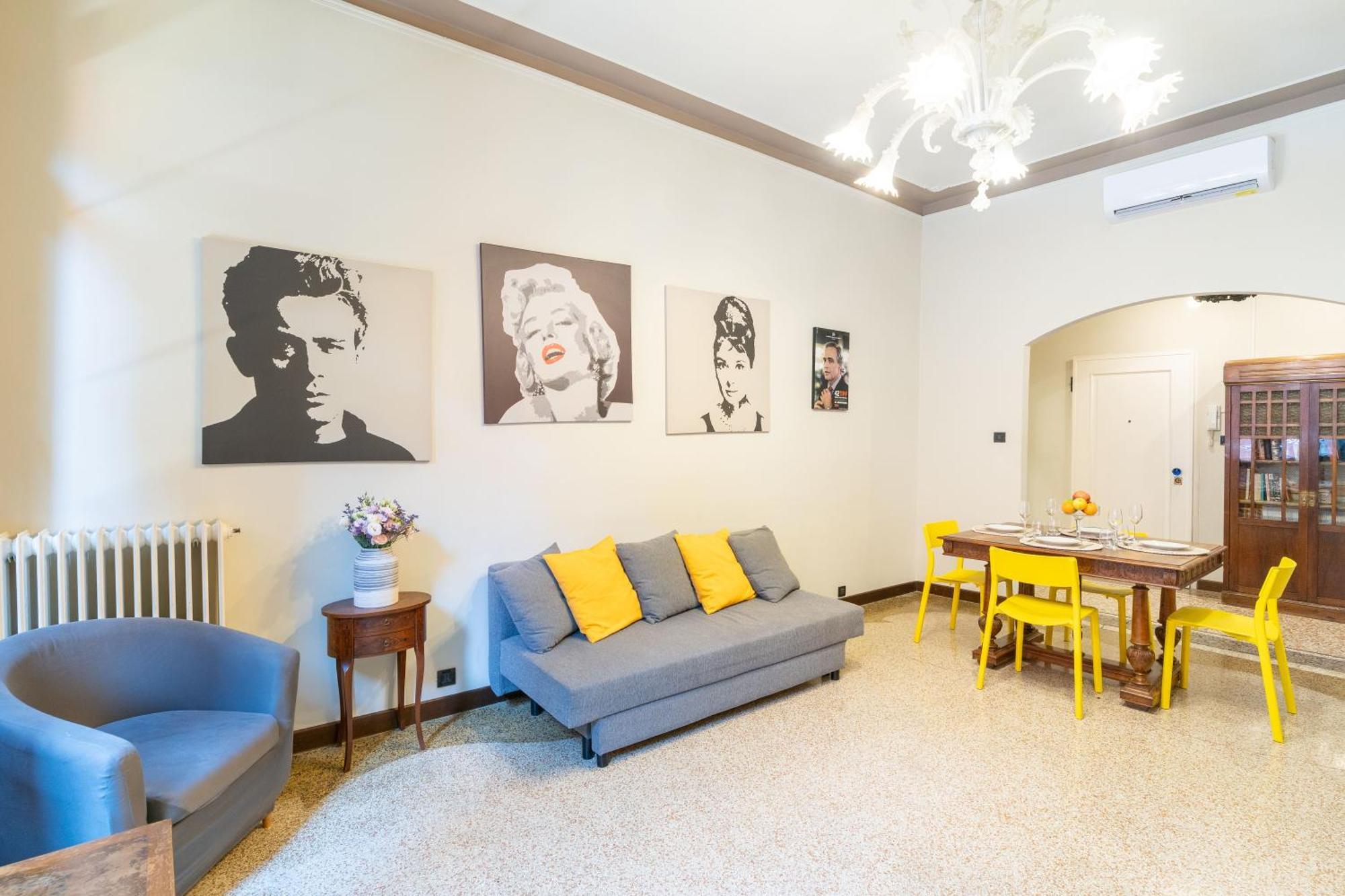 Vintage Charm & Color, And Spacious Apartment *