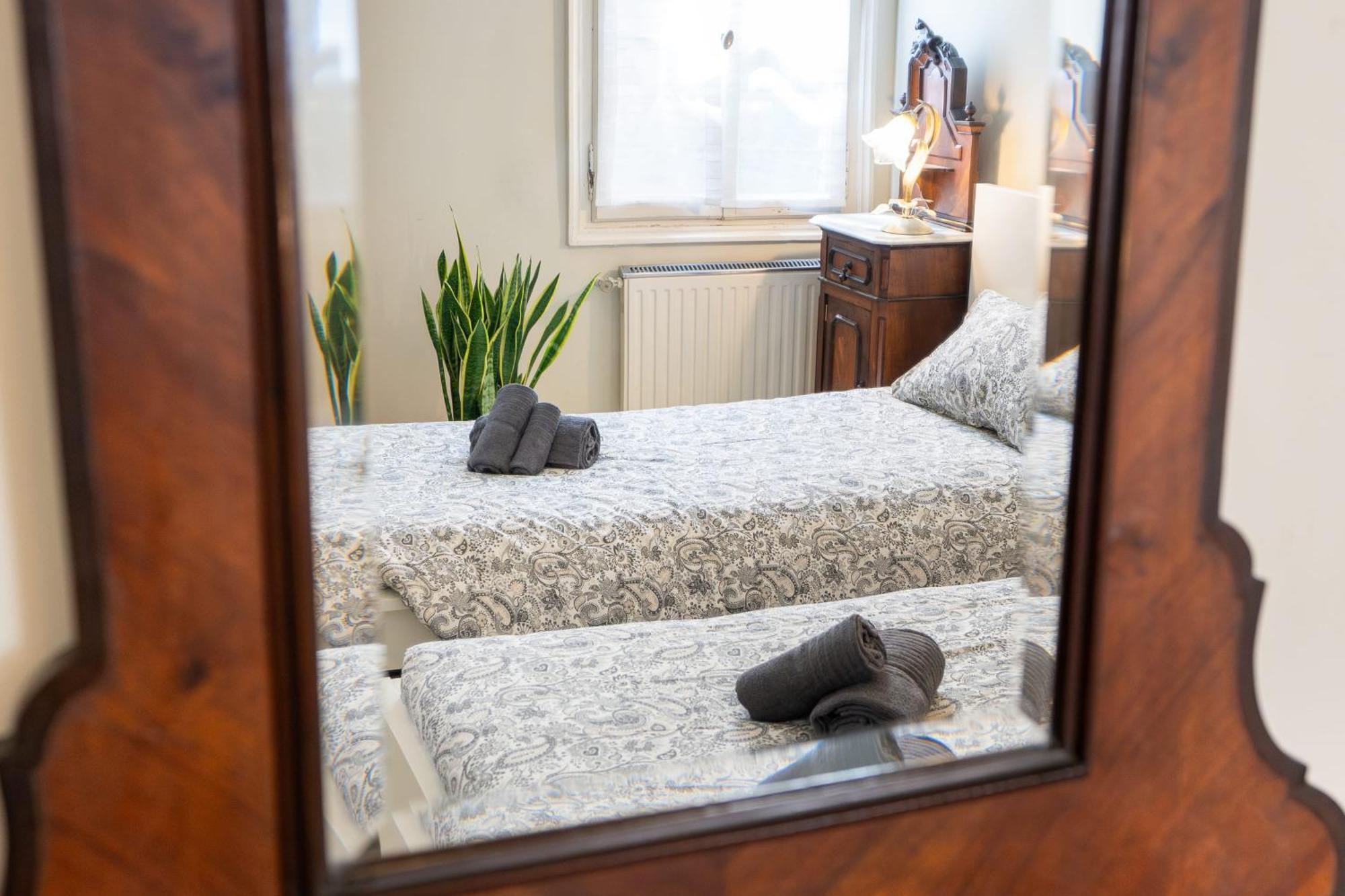 Vintage Charm & Color, And Spacious * Venice