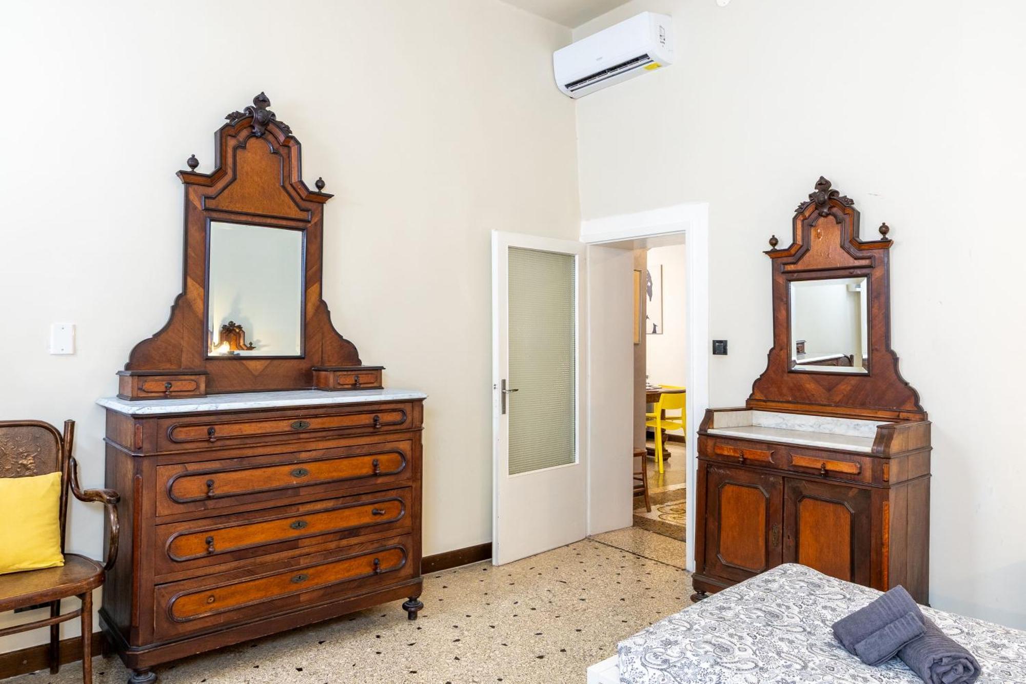 Vintage Charm & Color, And Spacious * Venice