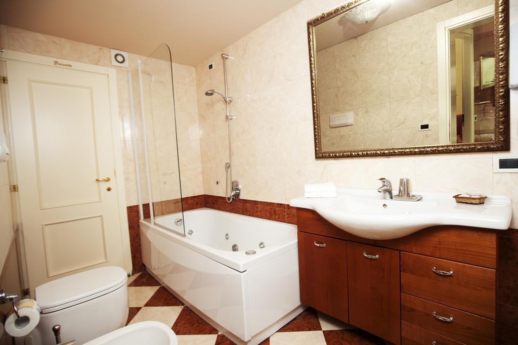 Odoni Aparthotel