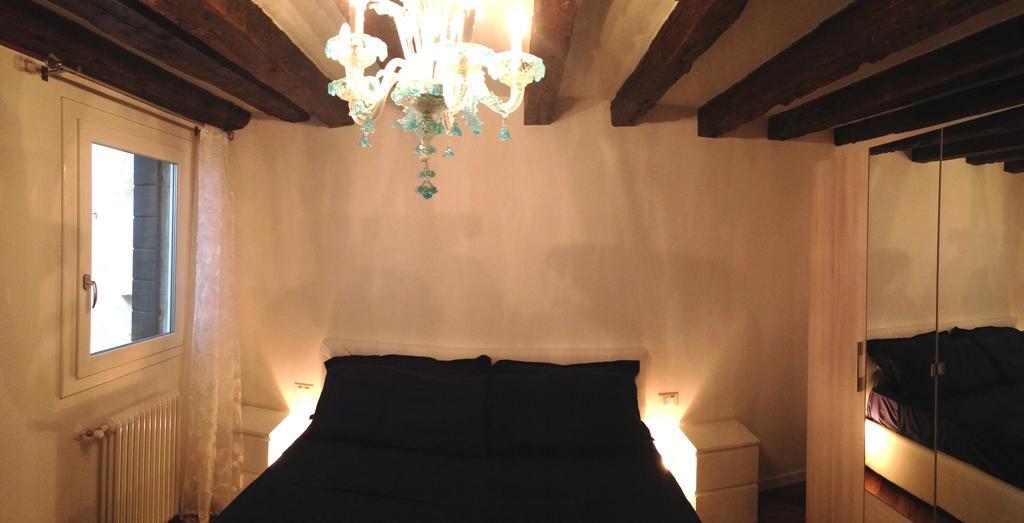 Apartment Casa Calle Frezzeria Venice