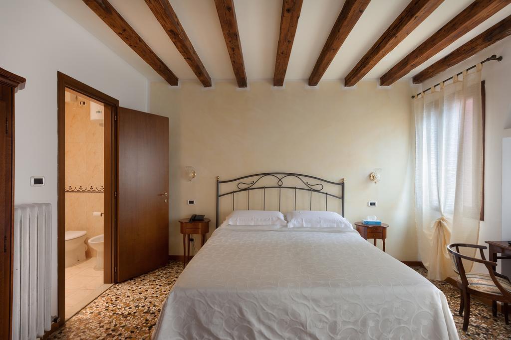 Art Deco Affittacamere 3*