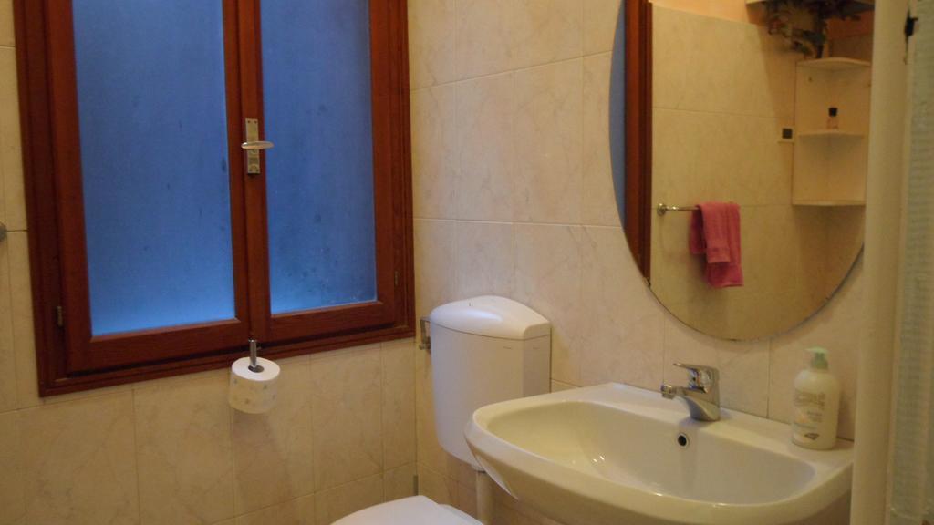 Youth Palace Hostel *