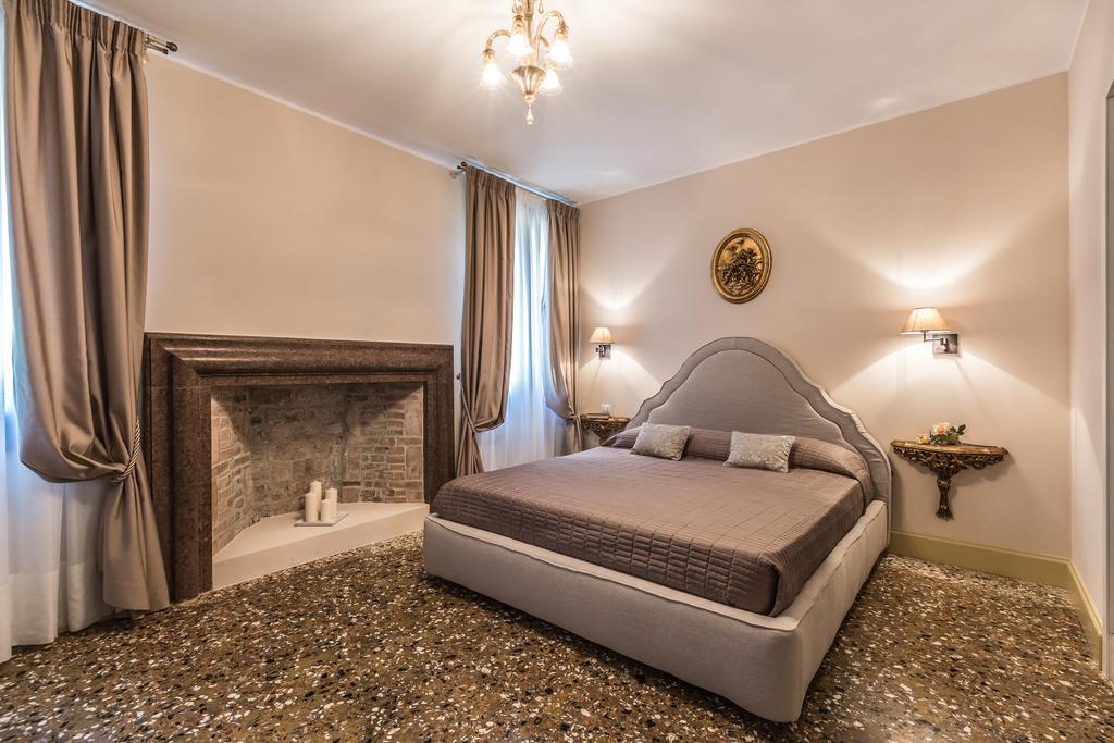 Palazzina Canal Apartment