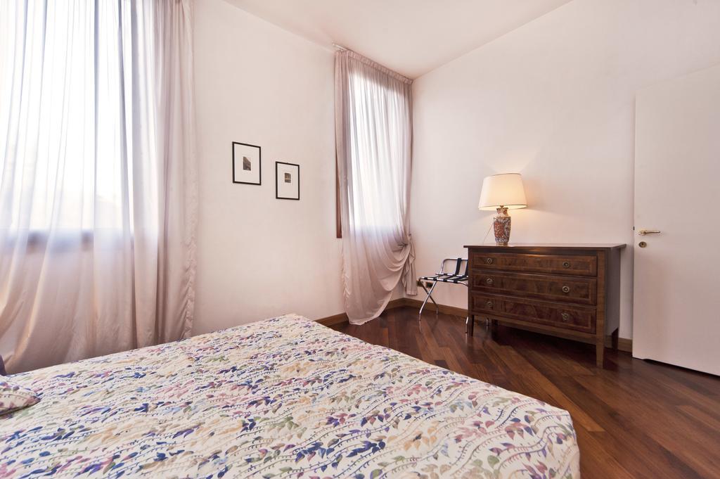 Palazzo San Marco: Historic With Lift Apartment Venice
