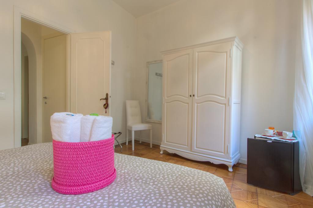 Casa de hóspedes De L'osmarin Suites