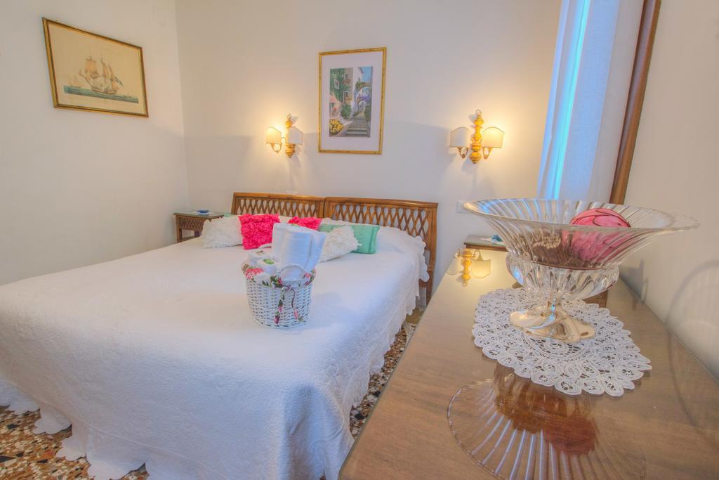 Casa de hóspedes De L'osmarin Suites