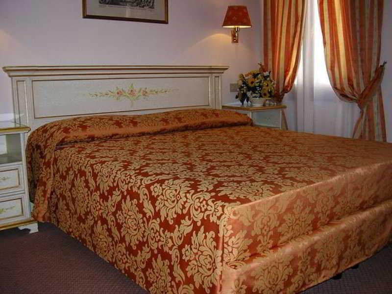 Ambassador Tre Rose Hotel Venice