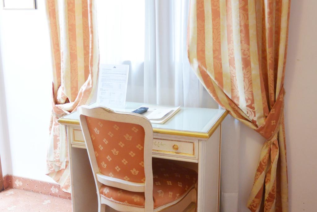 Hotel Ambassador Tre Rose
