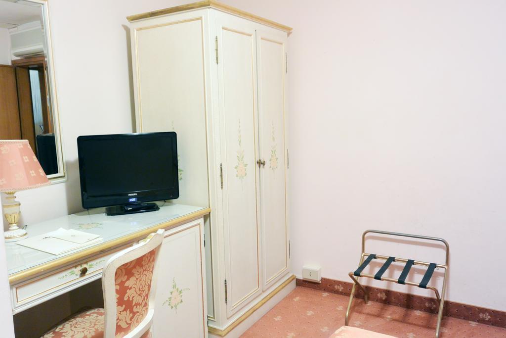 Hotel Ambassador Tre Rose Venice