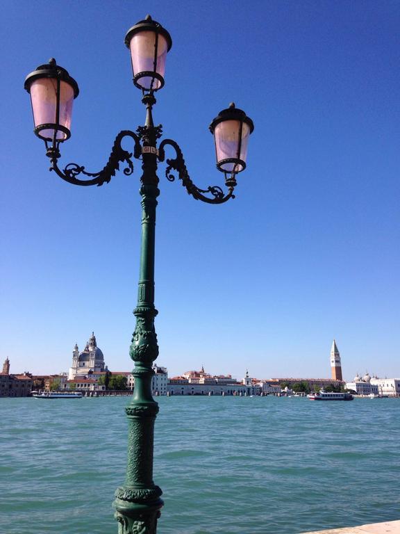 Venetian Mood: Secret Garden Apartment