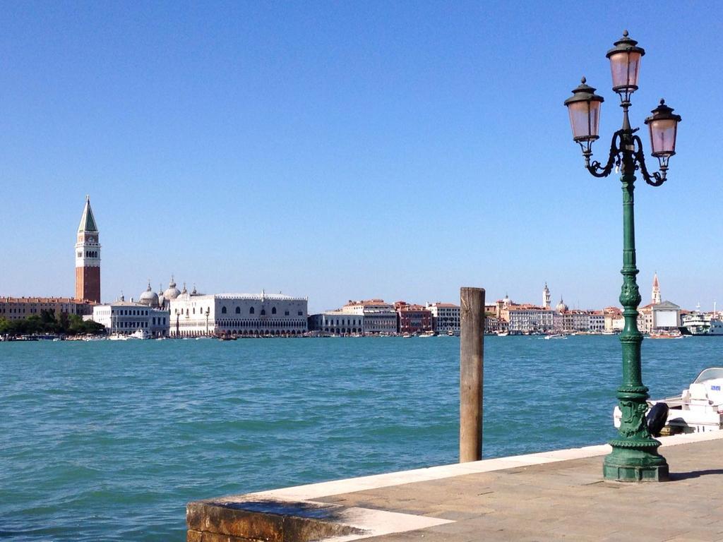 Venetian Mood: Secret Garden