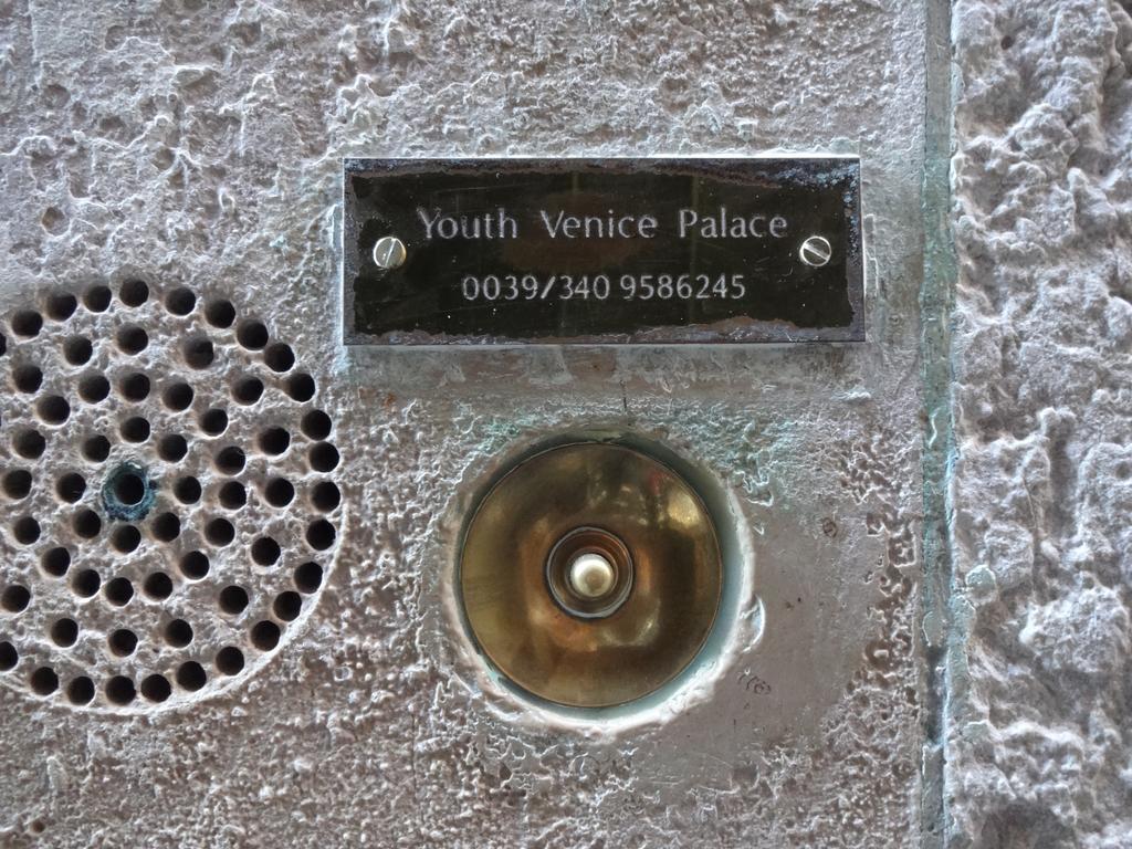 Youth Palace Hostel *