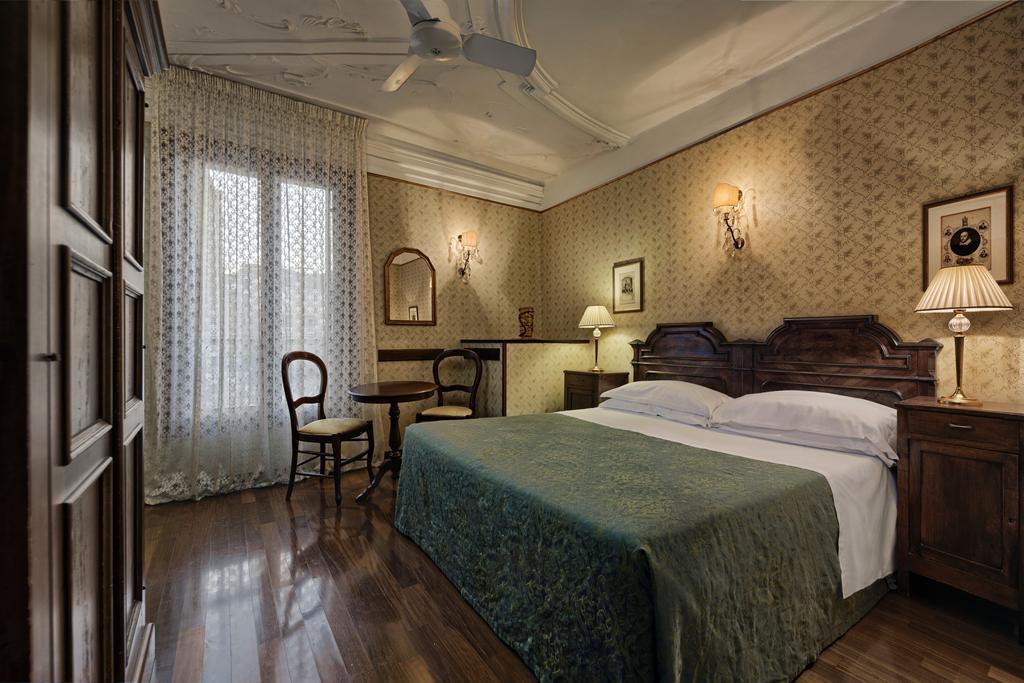 Galleria Hotel *