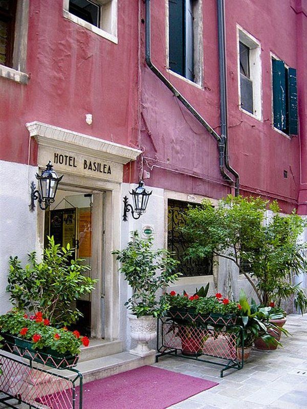 Hotel Basilea 3*