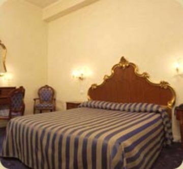 Canal Hotel 3*