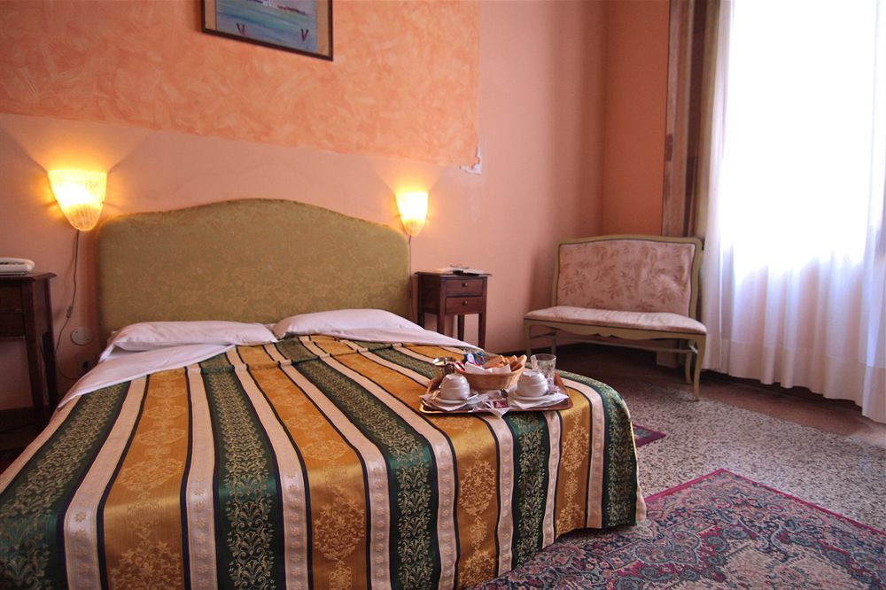 Palazzo Lion Morosini - Check In Presso Ai Santi Apostoli Venice