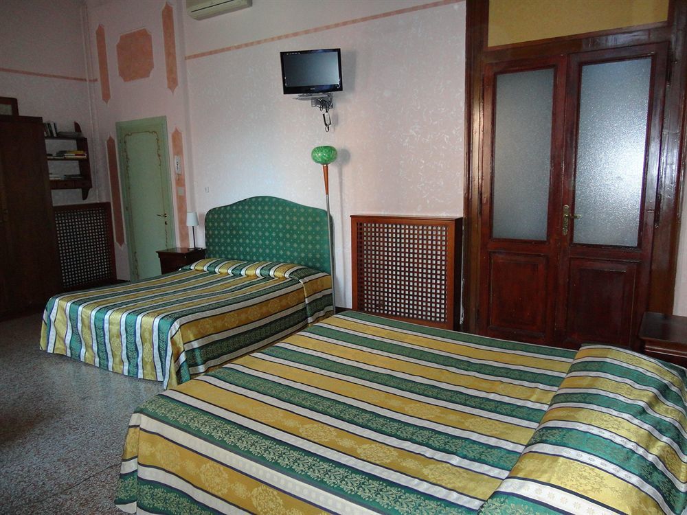 Palazzo Lion Morosini - Check In Presso Ai Santi Apostoli
