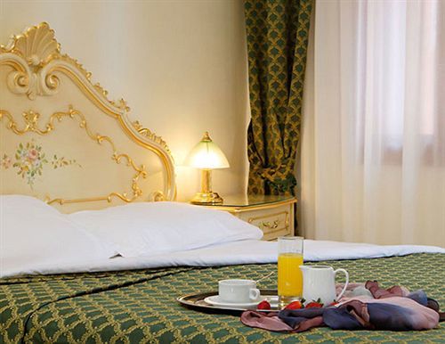 Commercio & Pellegrino 3* Venice