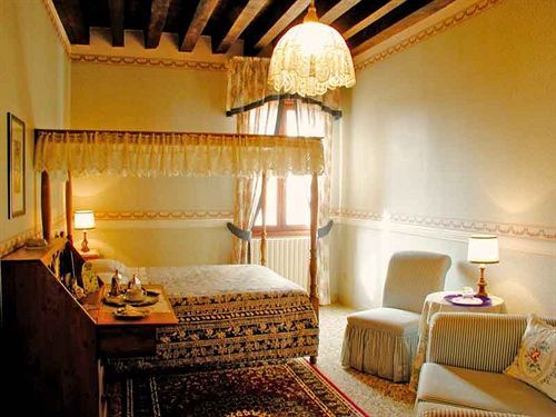 Bed & Breakfast At A Palazzo 3*
