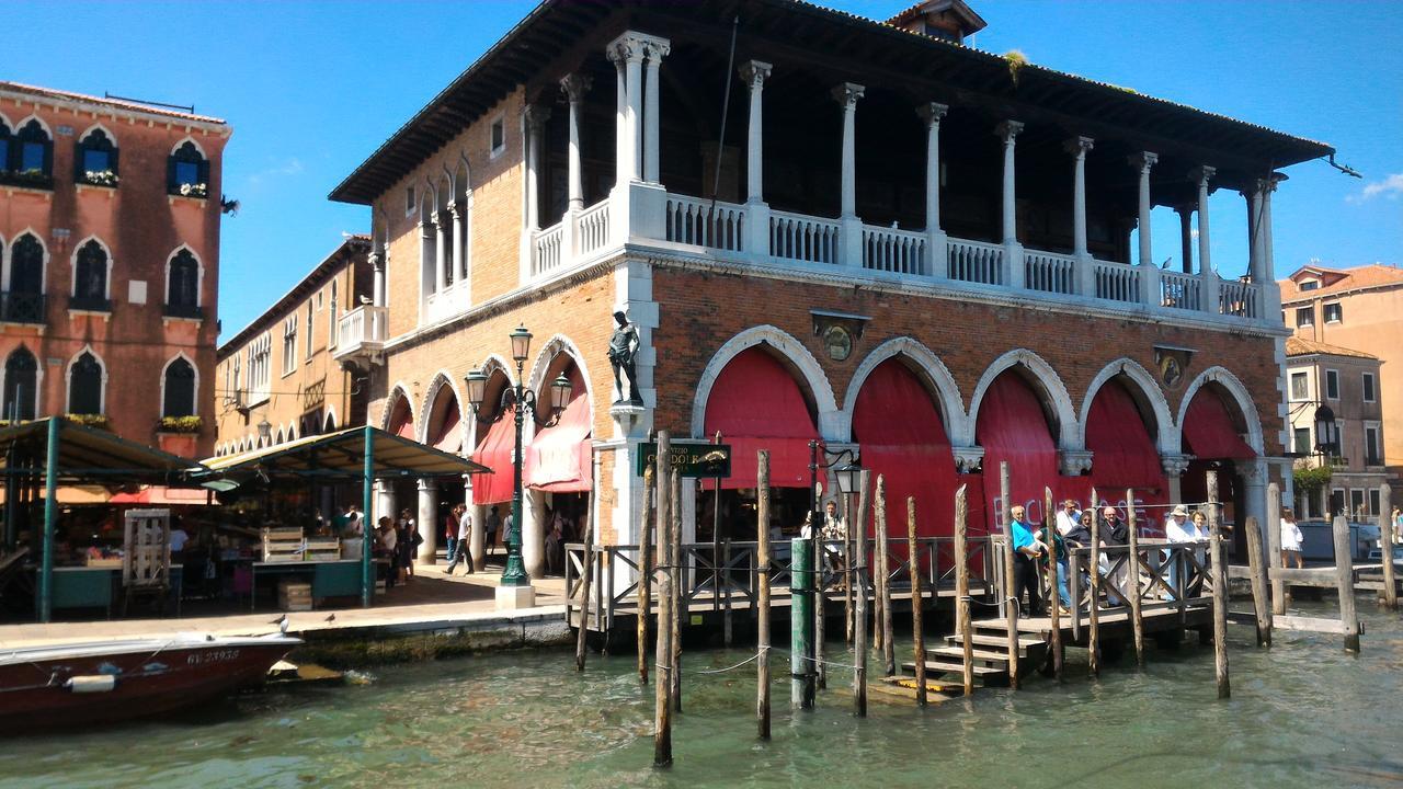 Apartment Island
