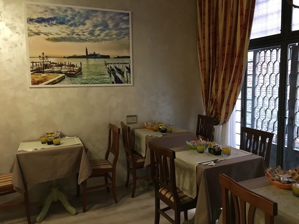 Palazzo Lion Morosini - Check In Presso Ai Santi Apostoli 3* Venice