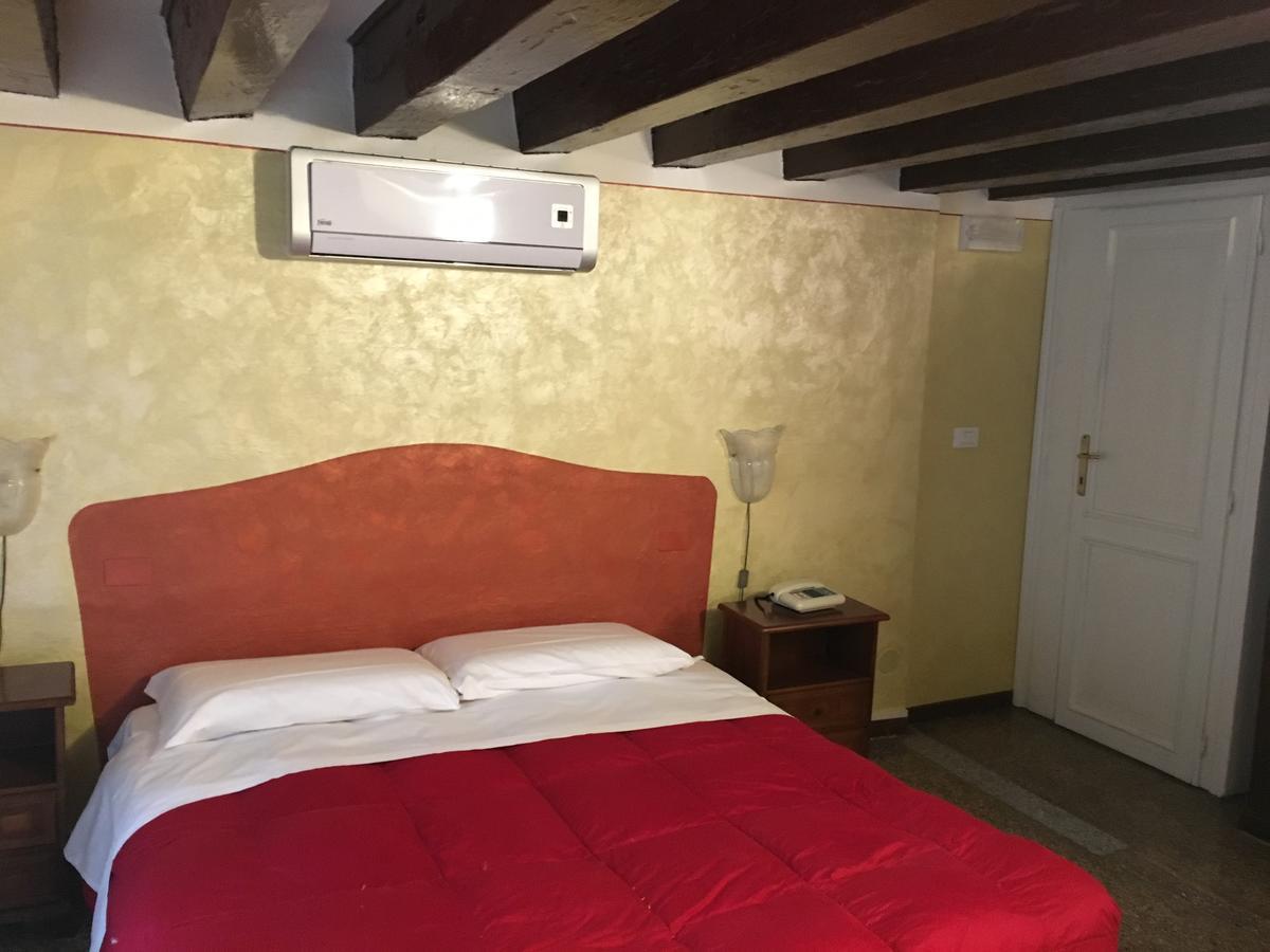 Palazzo Lion Morosini - Check In Presso Ai Santi Apostoli Guest house Venice