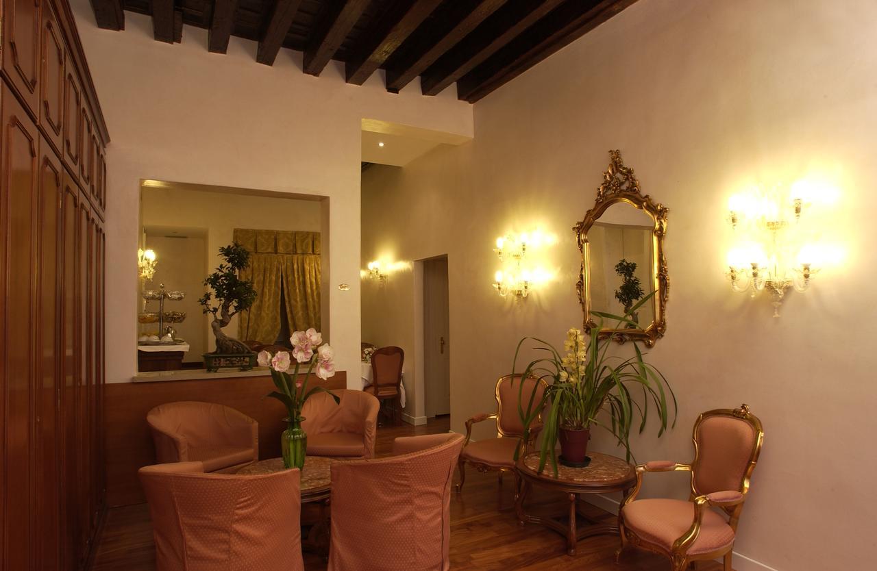 Canal 3* Venice