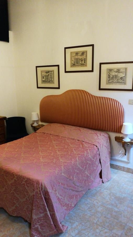 Affittacamere Alloggi Scala Del Bovolo 3*