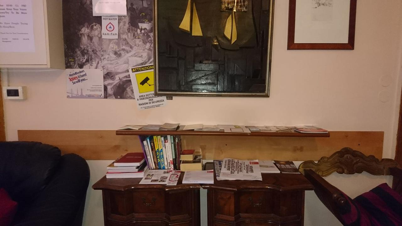 Youth Palace Hostel *