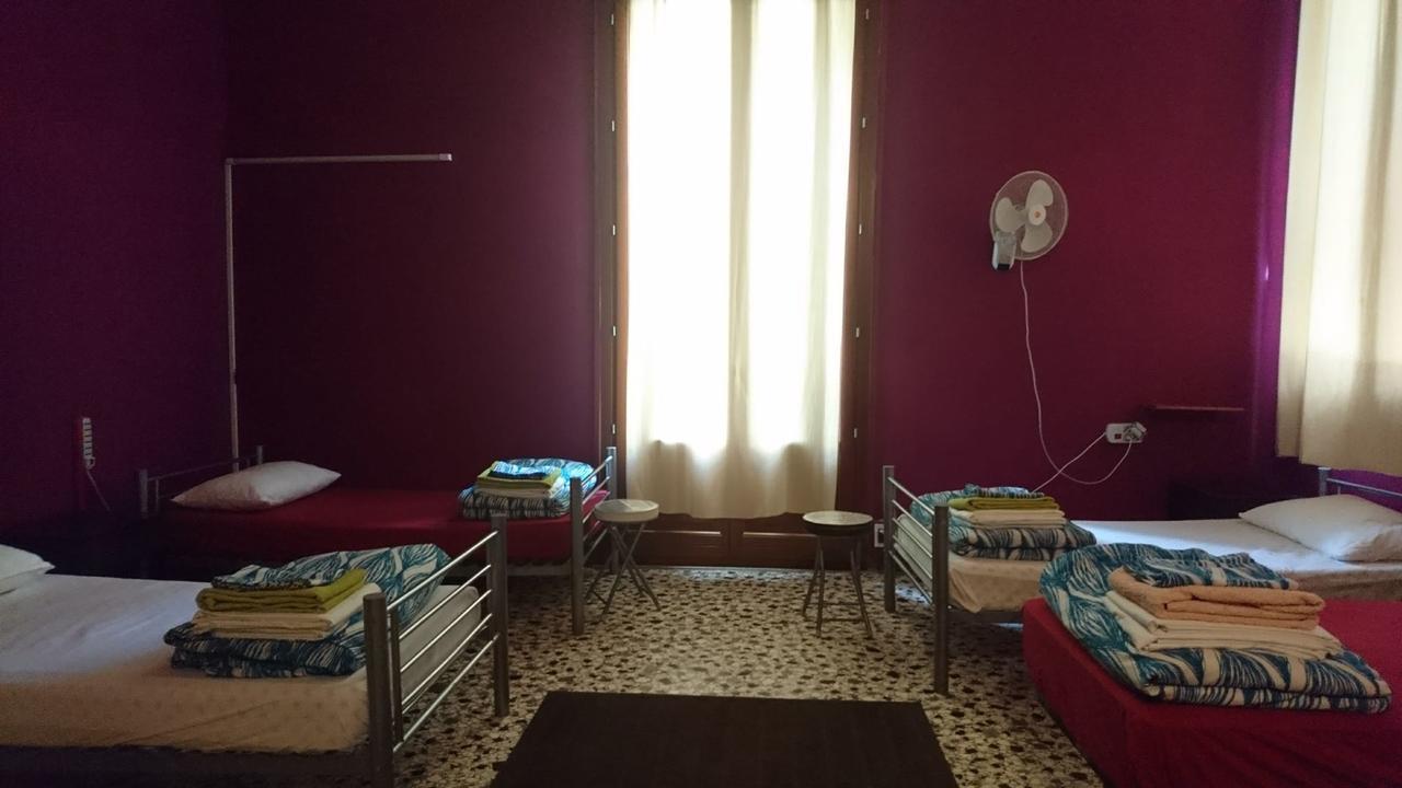 Hostel Youth Palace