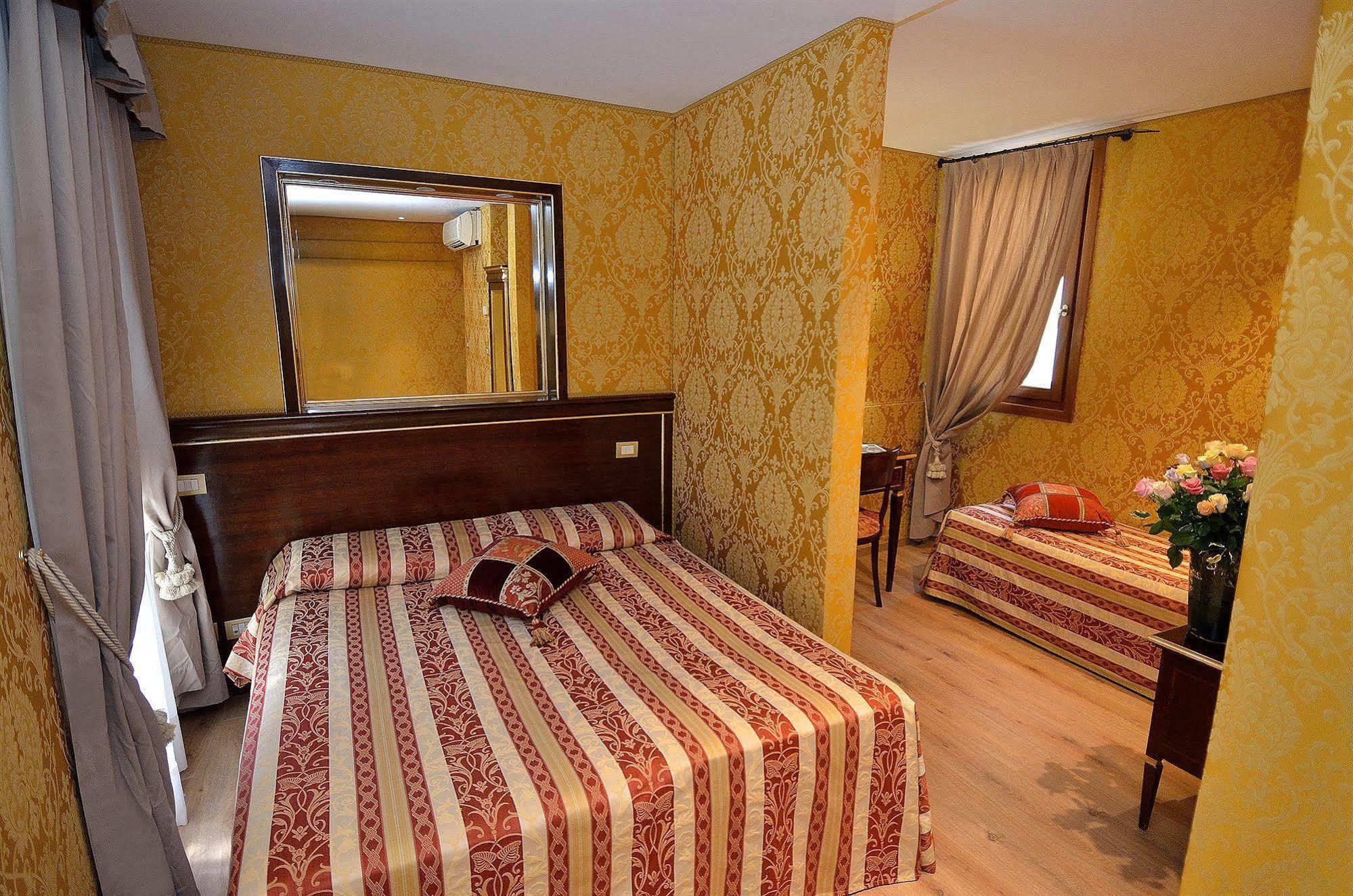 Bed & Breakfast Residenza Goldoni Venice