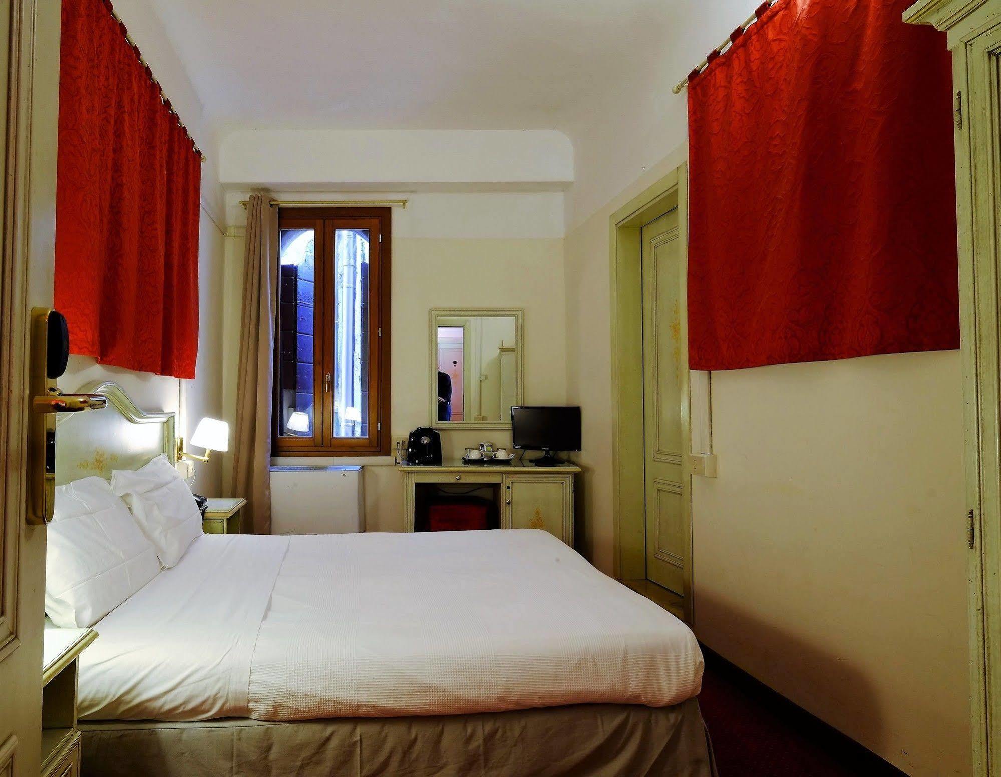 Ca' Pedrocchi Guest house 3*