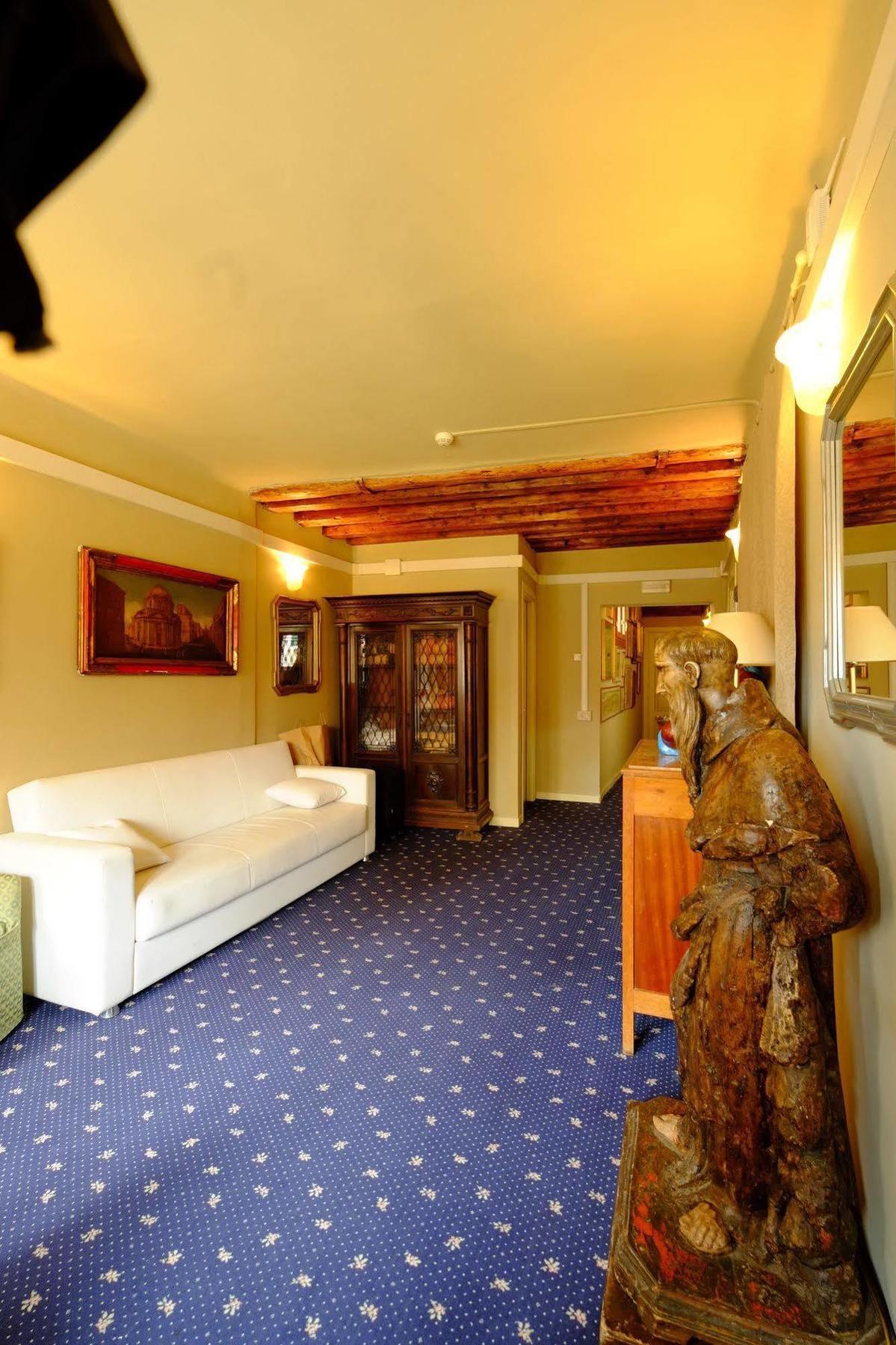 Ca' Pedrocchi Guest house 3*