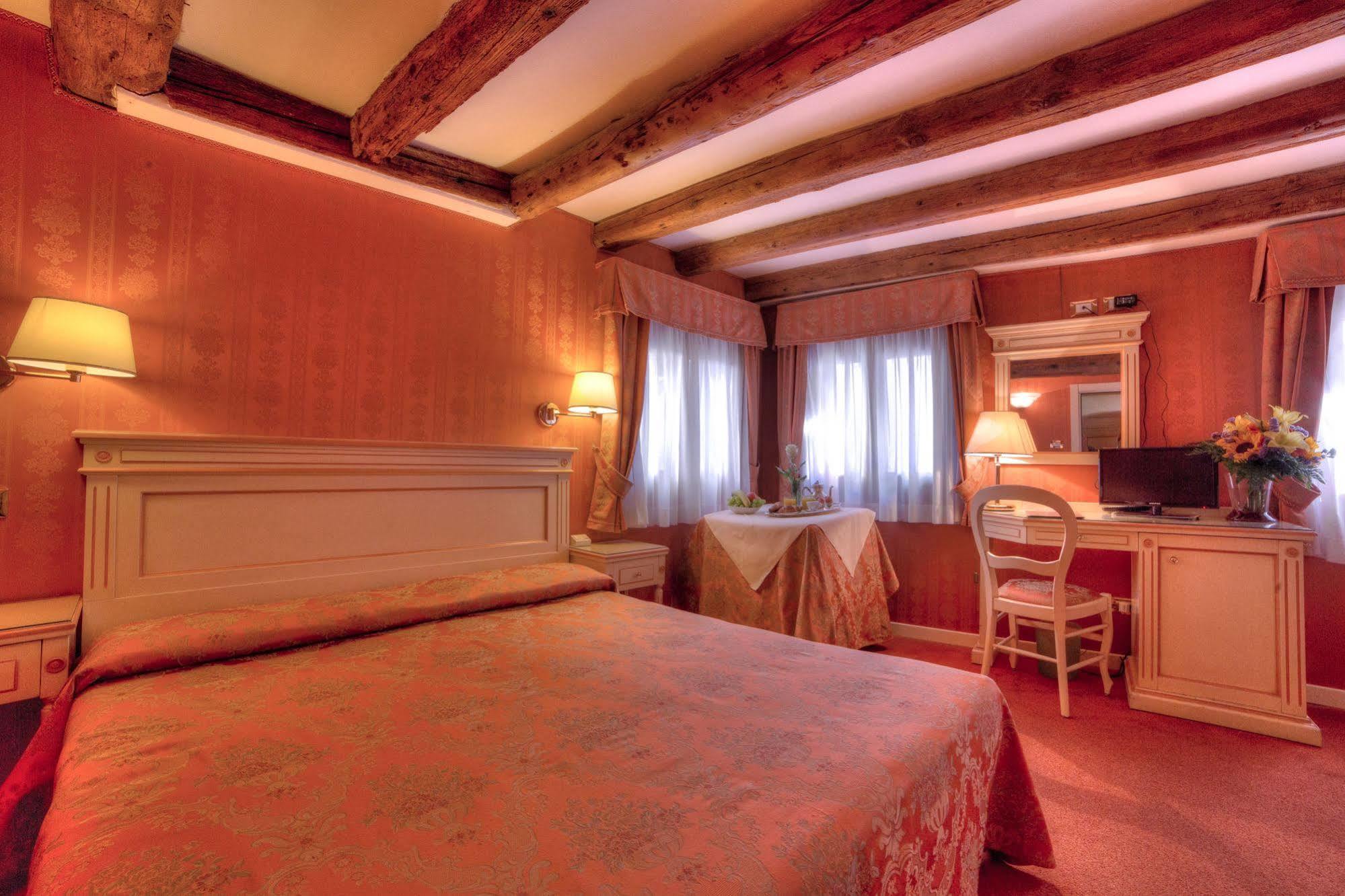 Lanterna Di Marco Polo Bed & Breakfast 3*