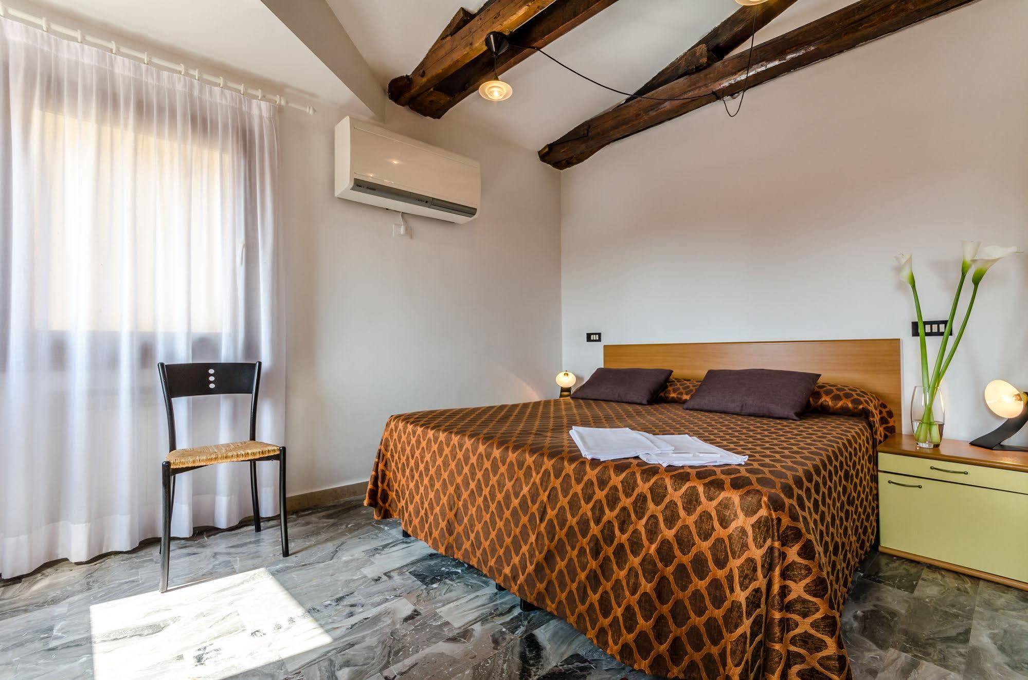 Venice Apartments * Venice