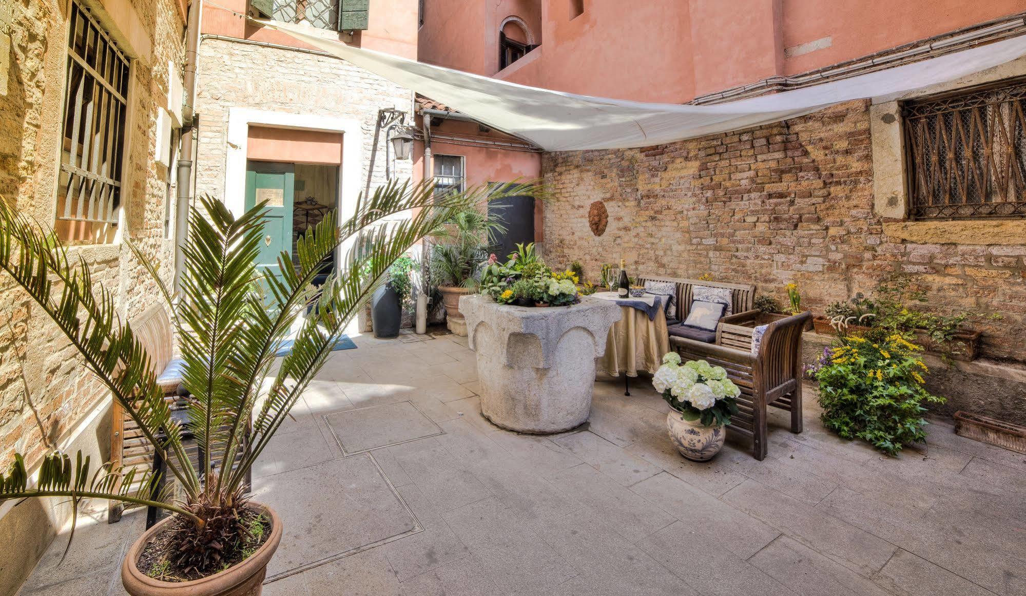 Ca' Della Corte Bed & Breakfast 2*