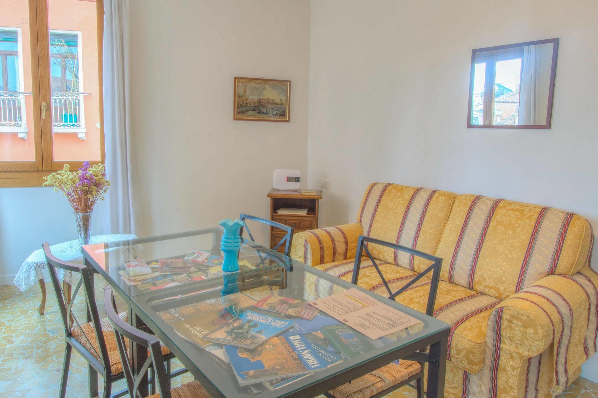 De L'osmarin Suites Casa de hóspedes 3*