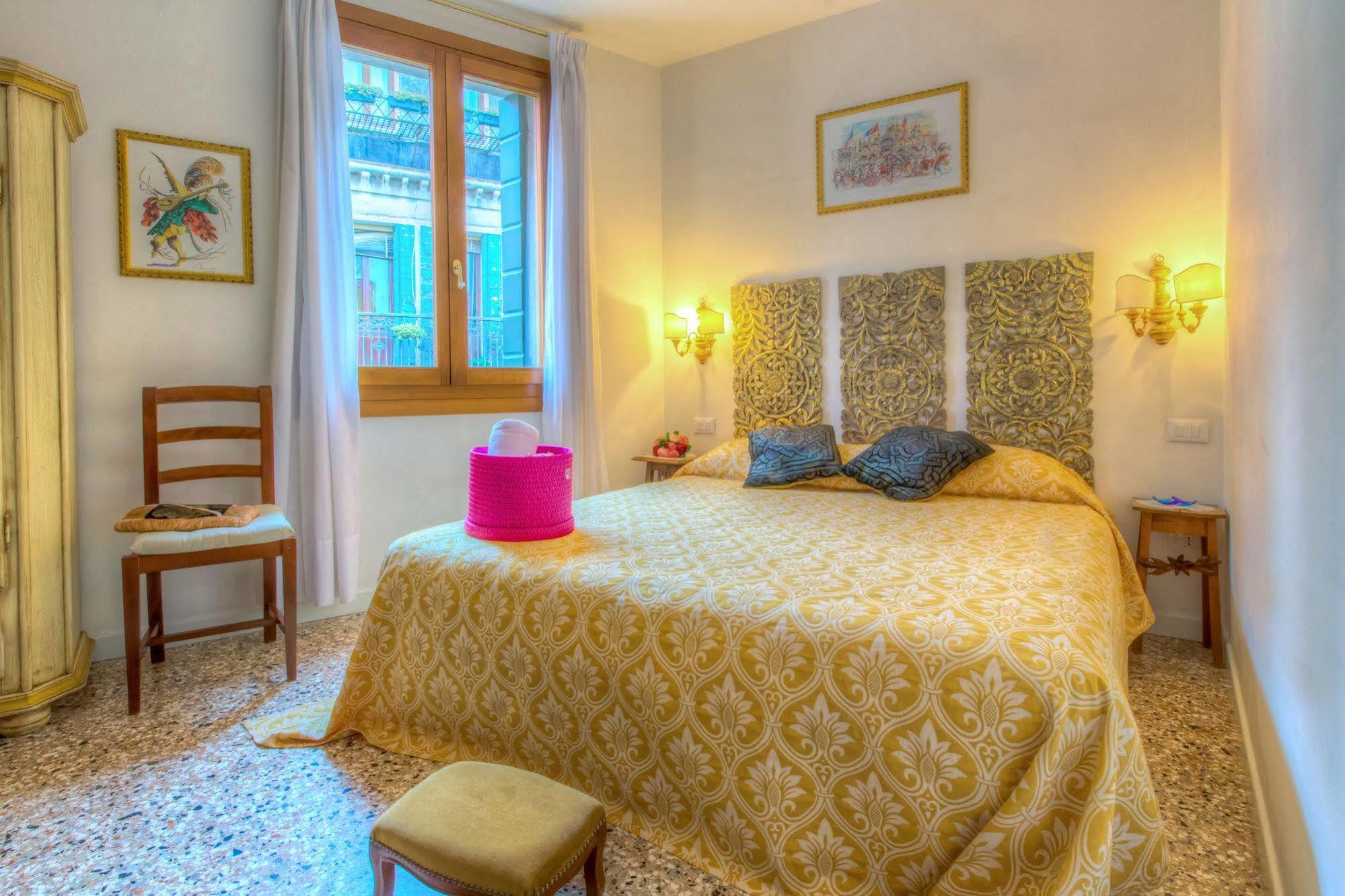 Casa de hóspedes De L'osmarin Suites