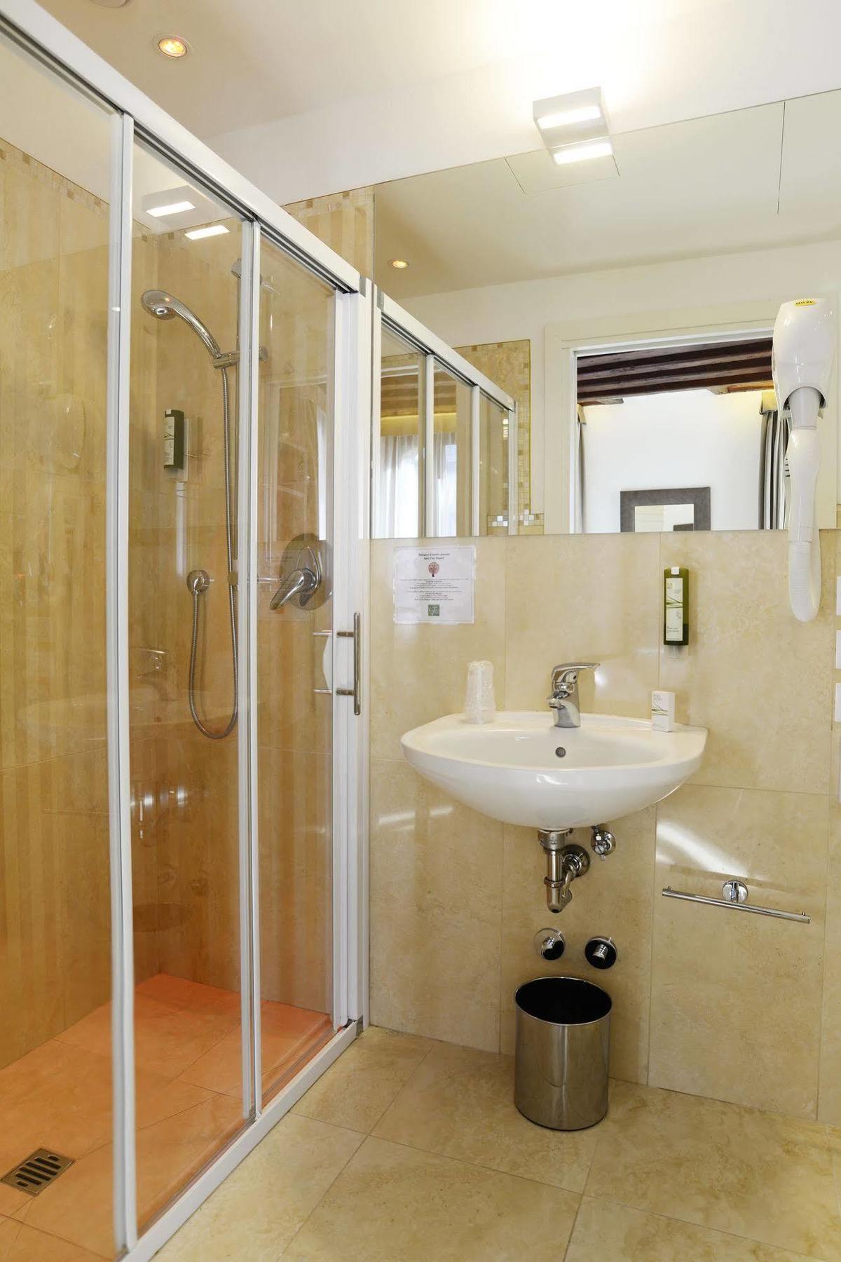 Hotel Leone