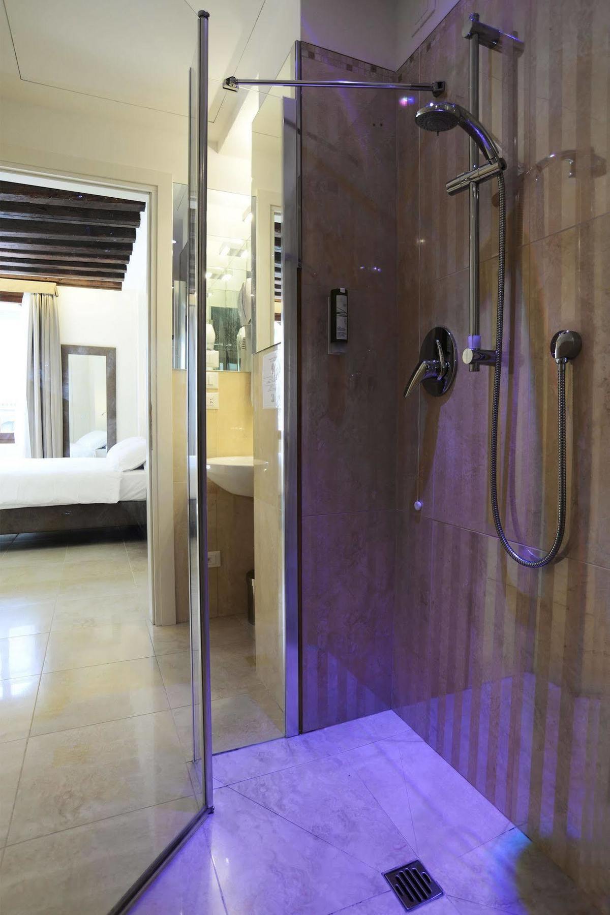 Hotel Leone 3*