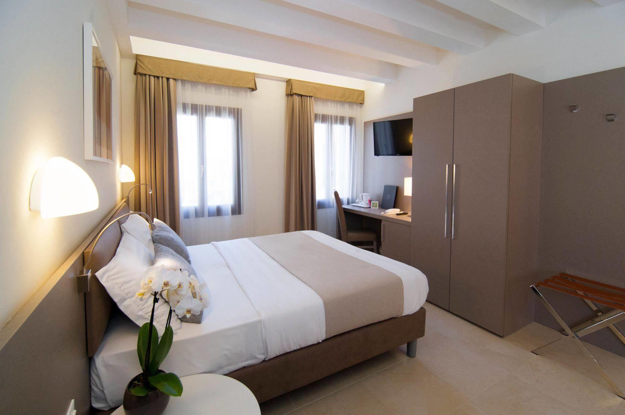 Hotel Leone 3*