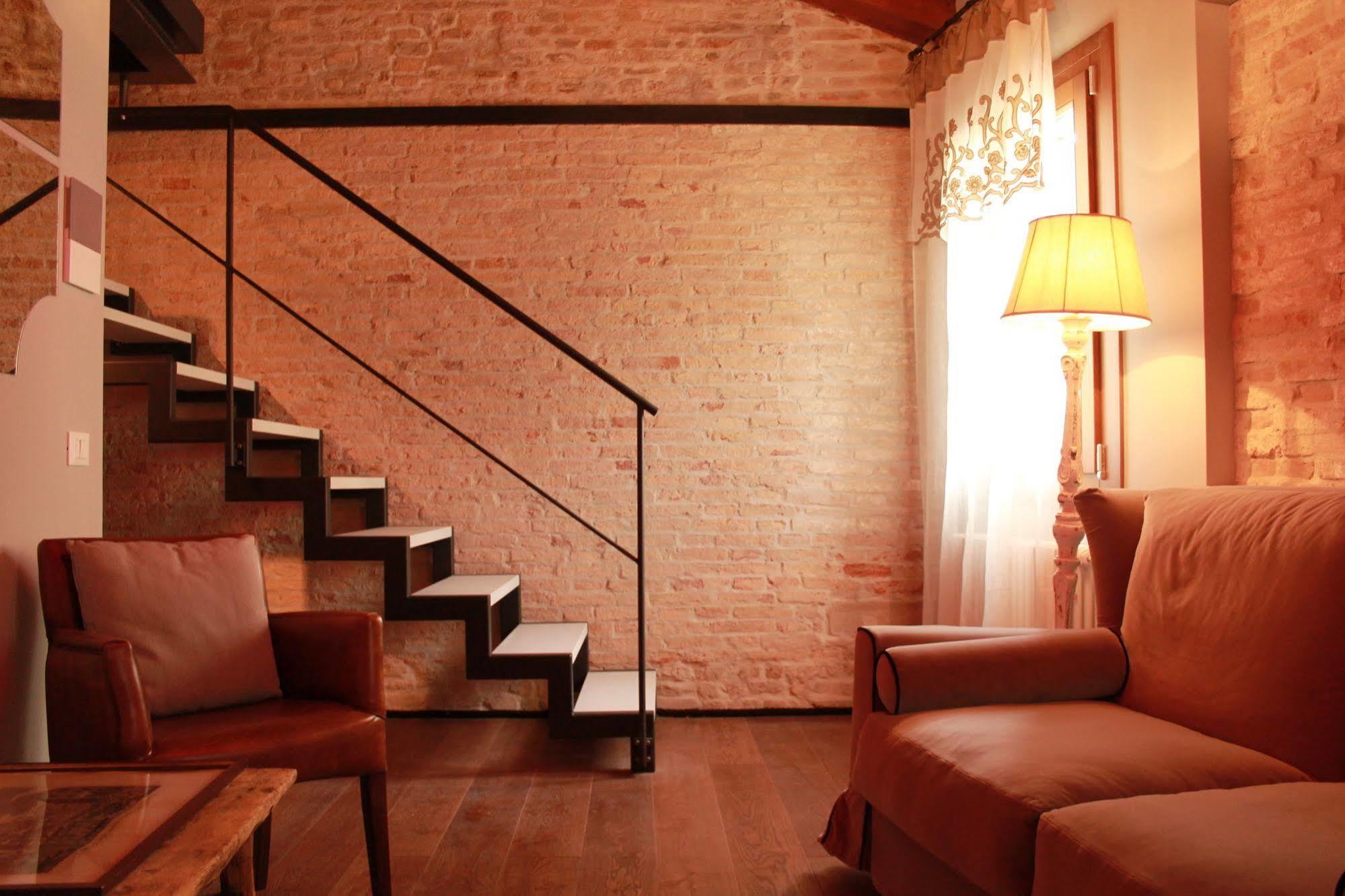Rosso Charm Venice