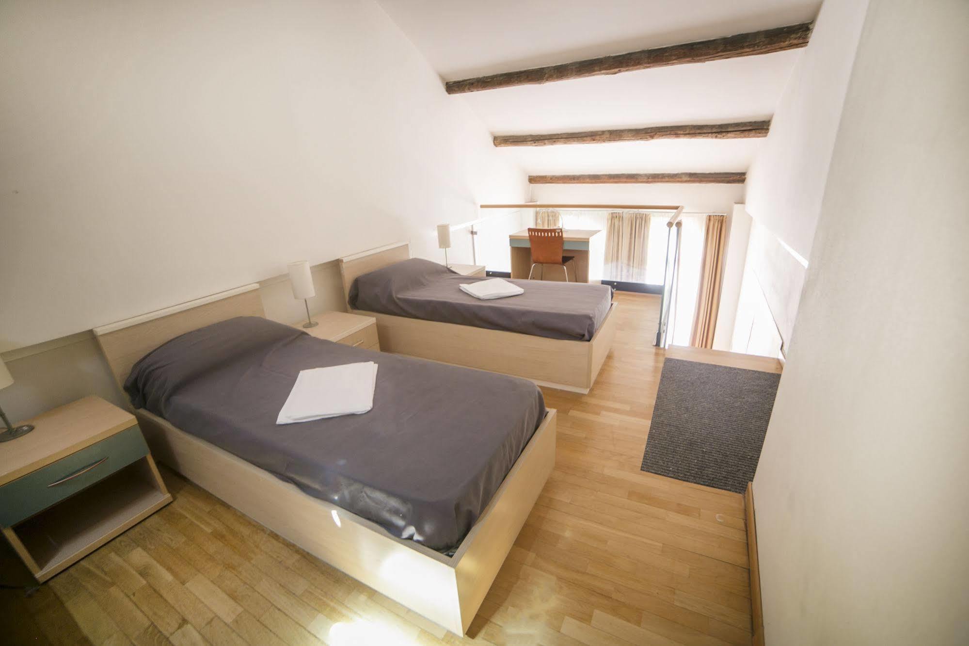 Sunny Terrace Albergue Veneza