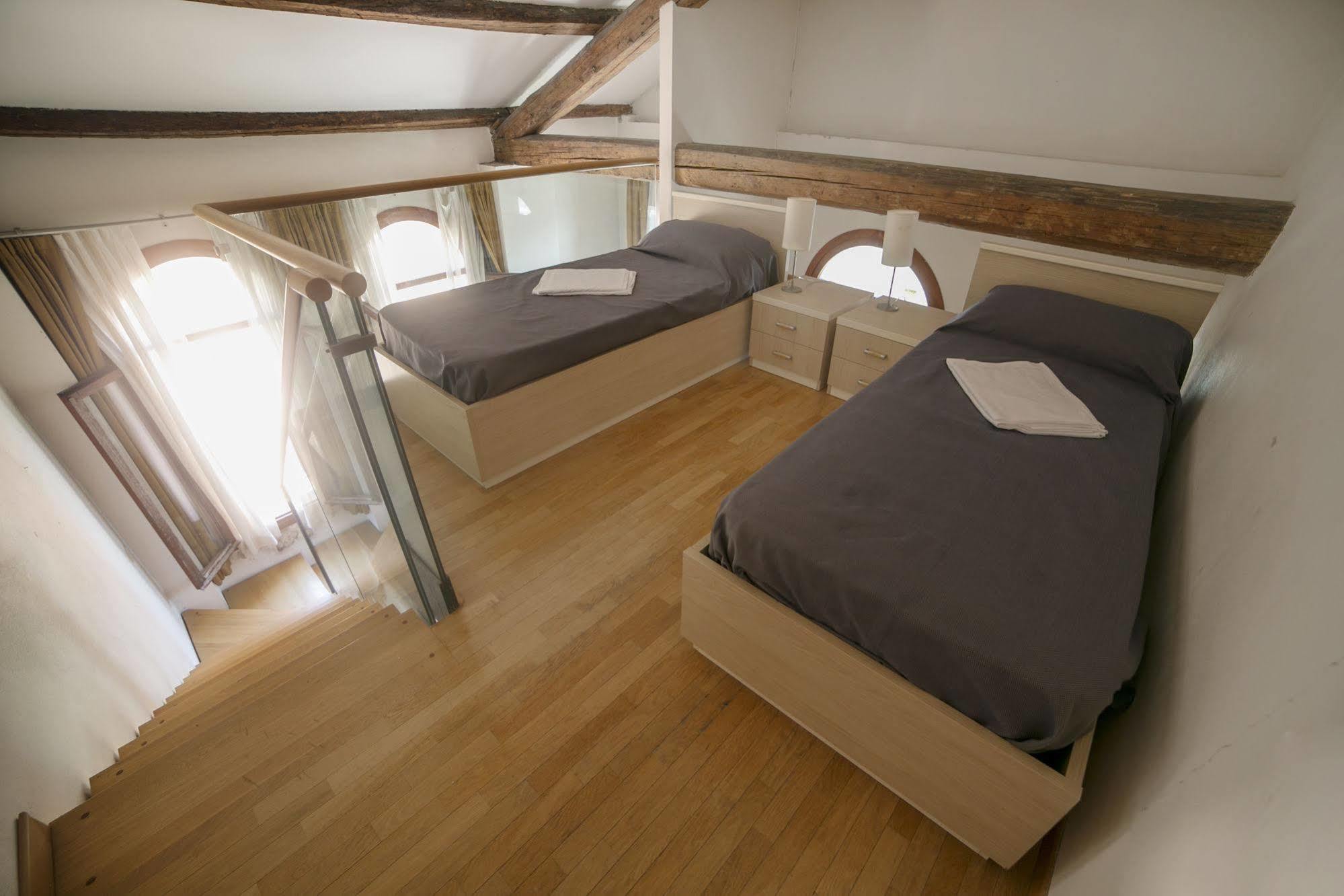 Sunny Terrace Hostel *