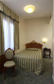 Hotel Canal 3*