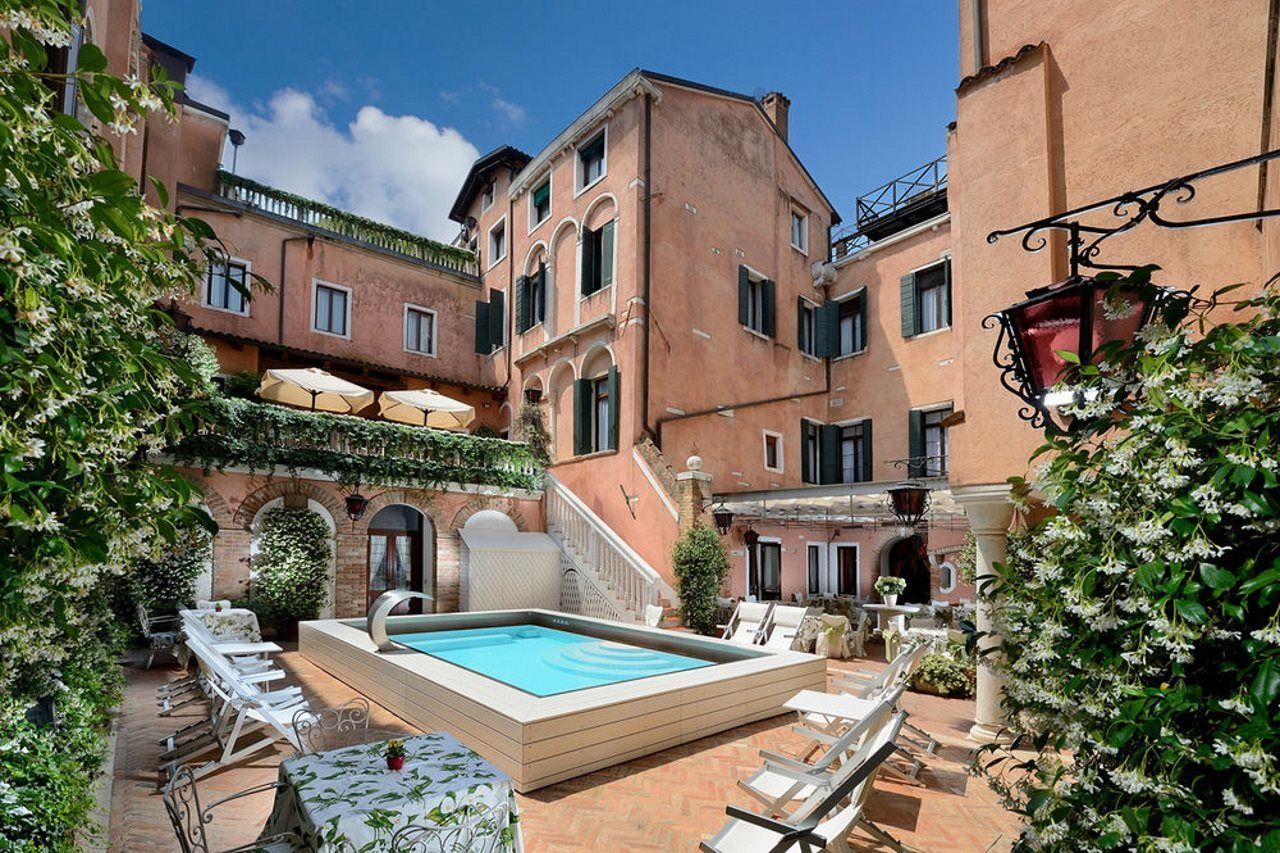 Roulette 4 Hotel 4*